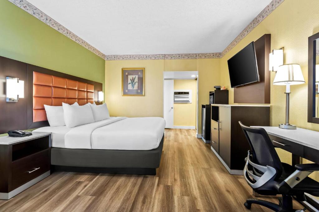 1 King Bed, Upper Floor (No Smoking) photo
