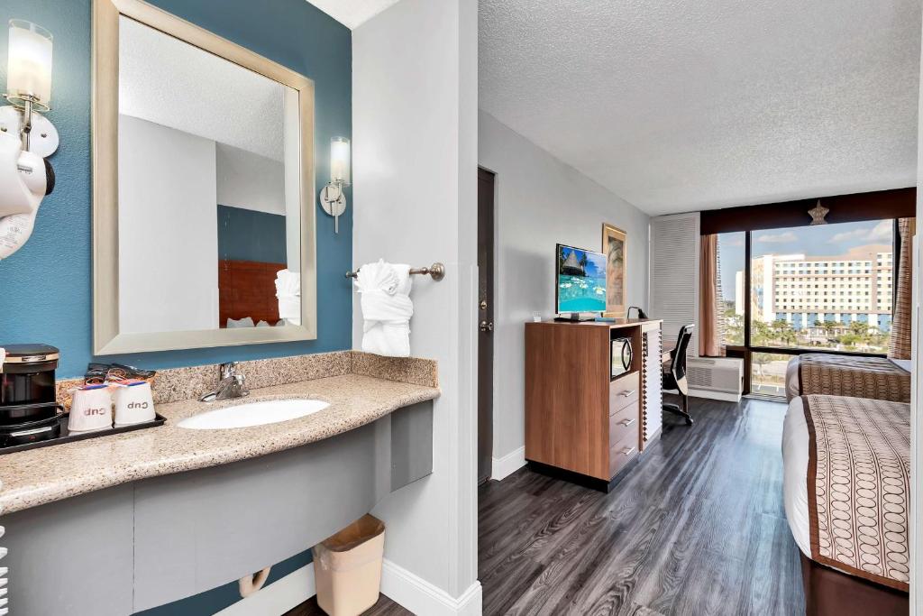 Water View | 2 Double Beds photo