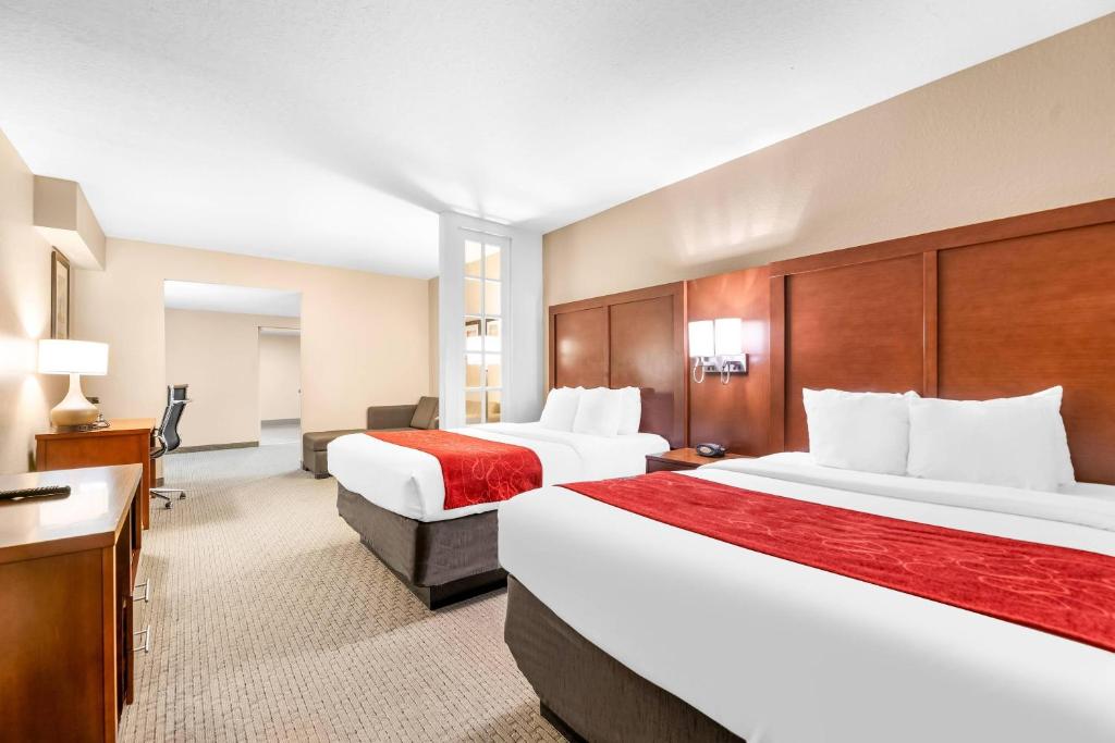 2 Queen Beds, 1 Bedroom Suite photo