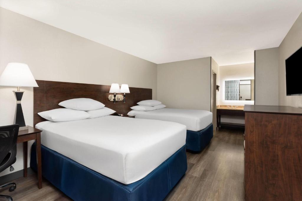 2 Double Beds, Non-Smoking photo