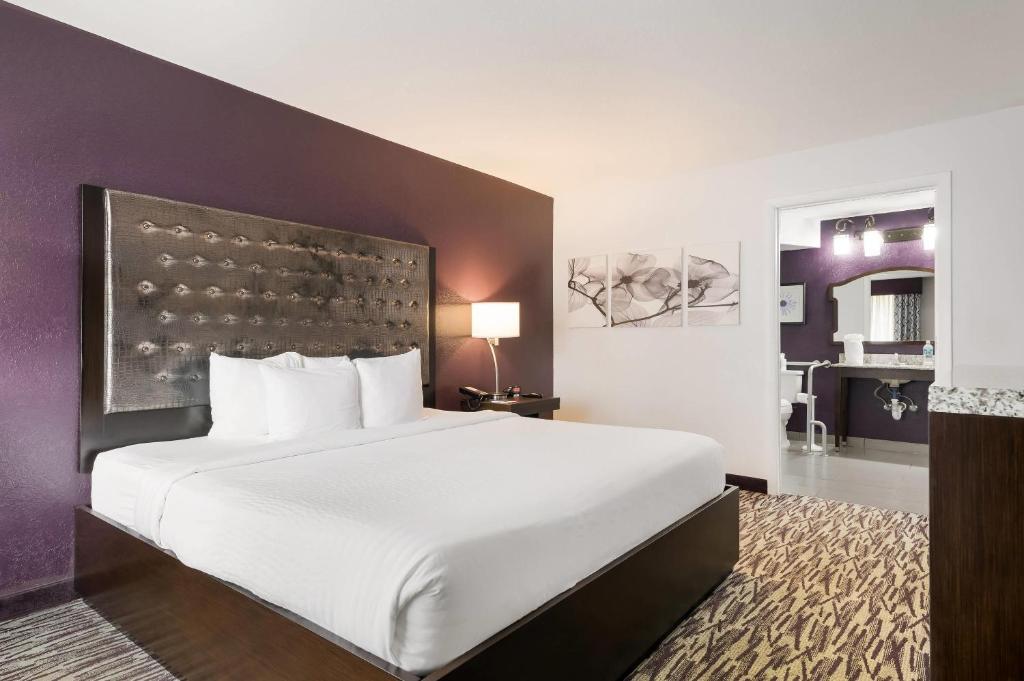 1 King Bed photo