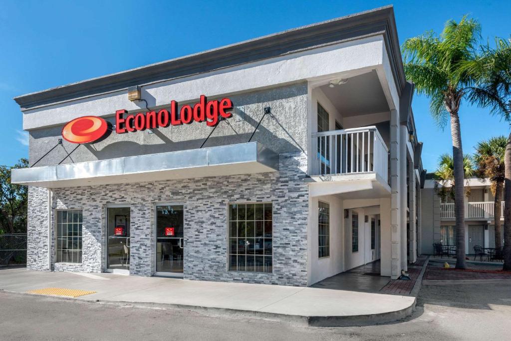 Econo Lodge Airport @ RJ Stadium