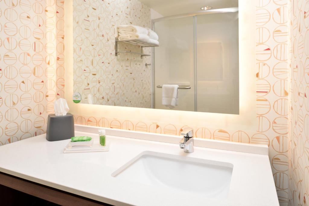 Holiday Inn & Suites Orlando I-Drive - Theme Parks, an IHG Hotel gallery 10