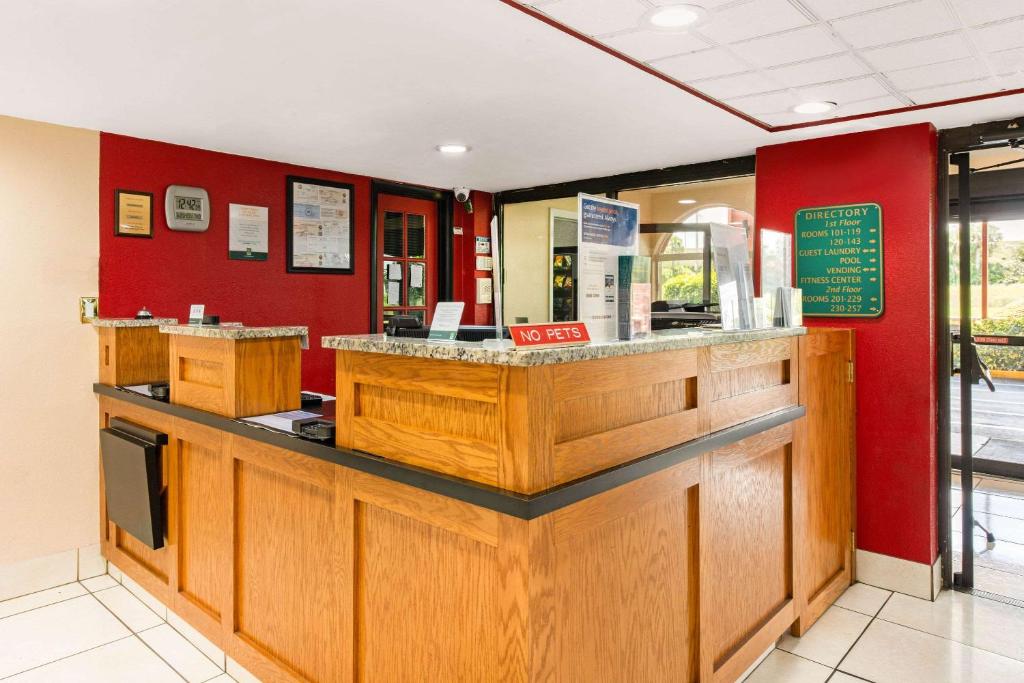 Quality Inn & Suites Orlando Airport gallery 5