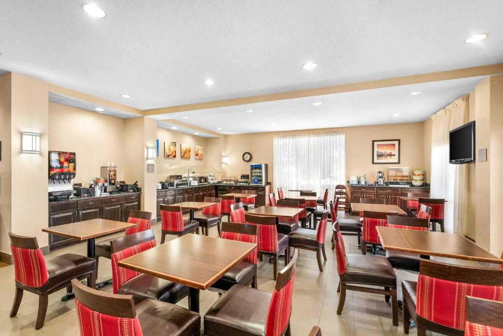 Comfort Suites Orlando Airport gallery 17