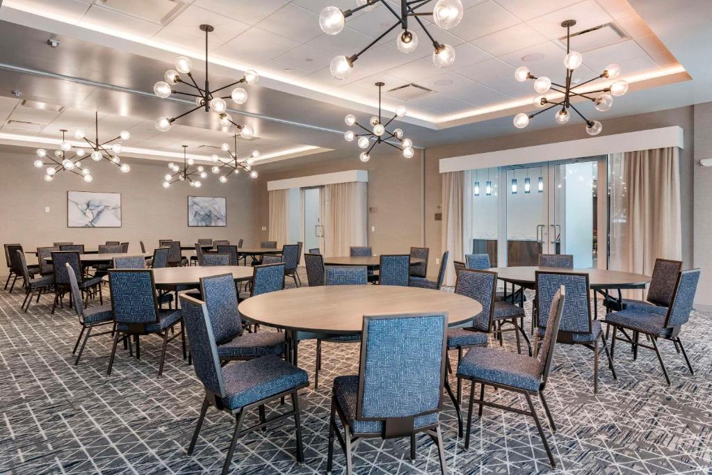 Cambria Hotel Orlando Airport gallery 17