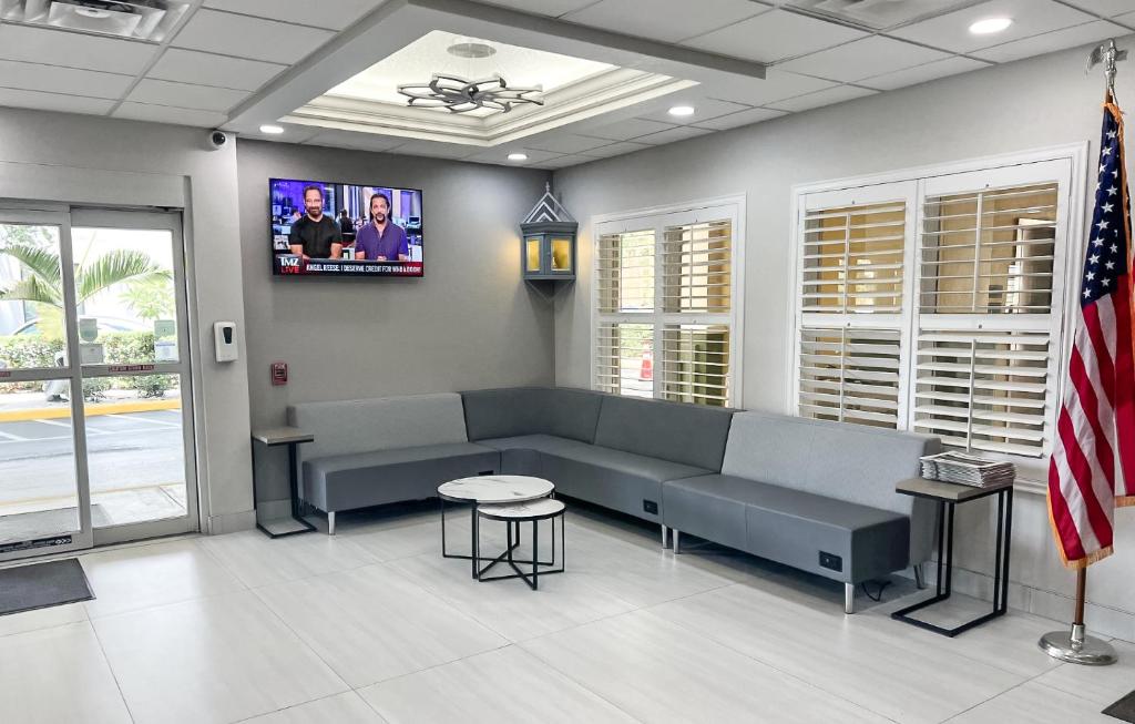 Quality Inn Tampa Airport - Cruise Port gallery 3