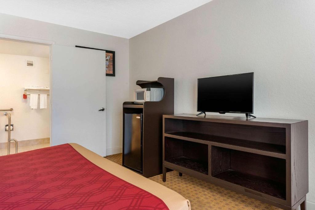 Econo Lodge Airport @ RJ Stadium gallery 5
