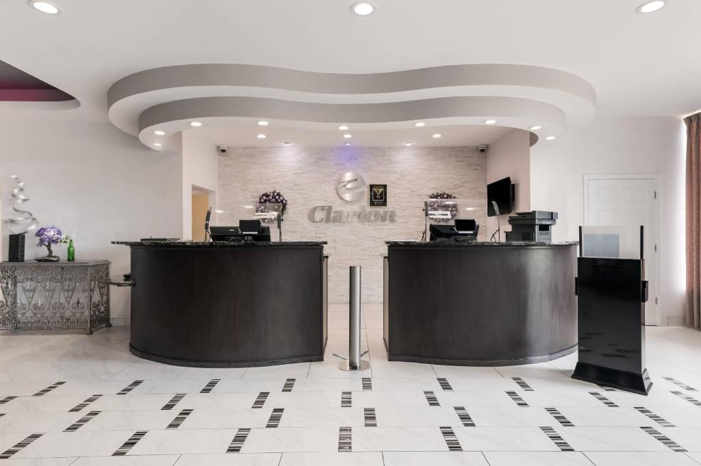 Clarion Inn & Suites Across From Universal Orlando Resort gallery 6
