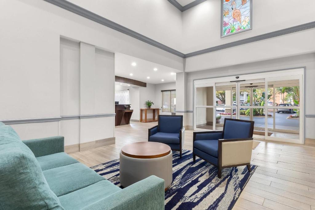 Comfort Suites Near Universal Orlando Resort gallery 4