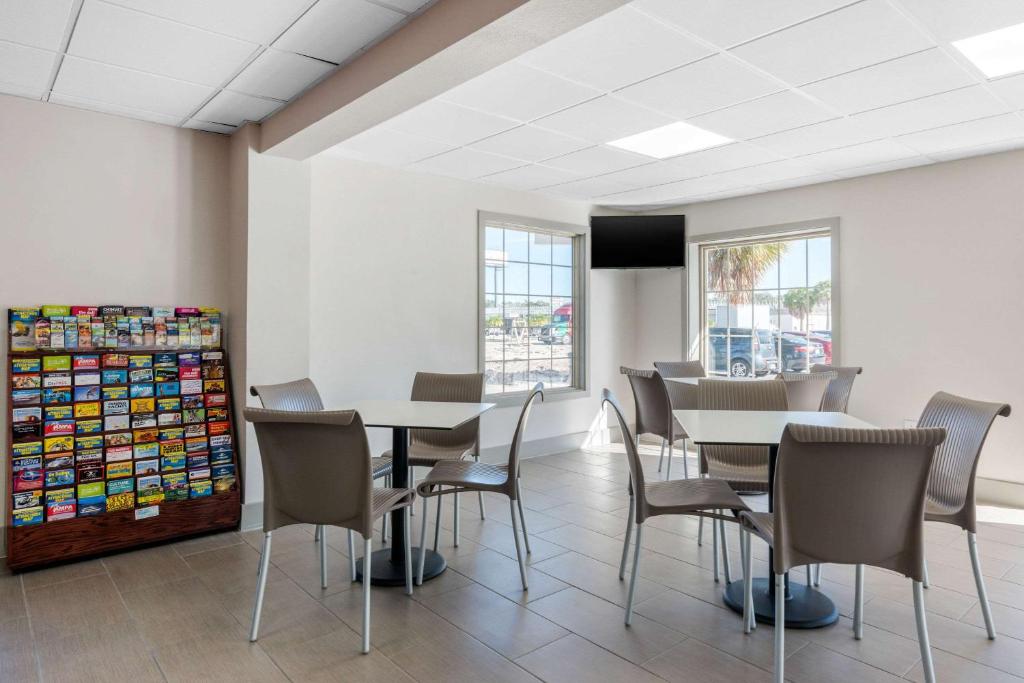 Econo Lodge Airport @ RJ Stadium gallery 7