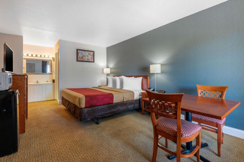 Econo Lodge Airport @ RJ Stadium gallery 12