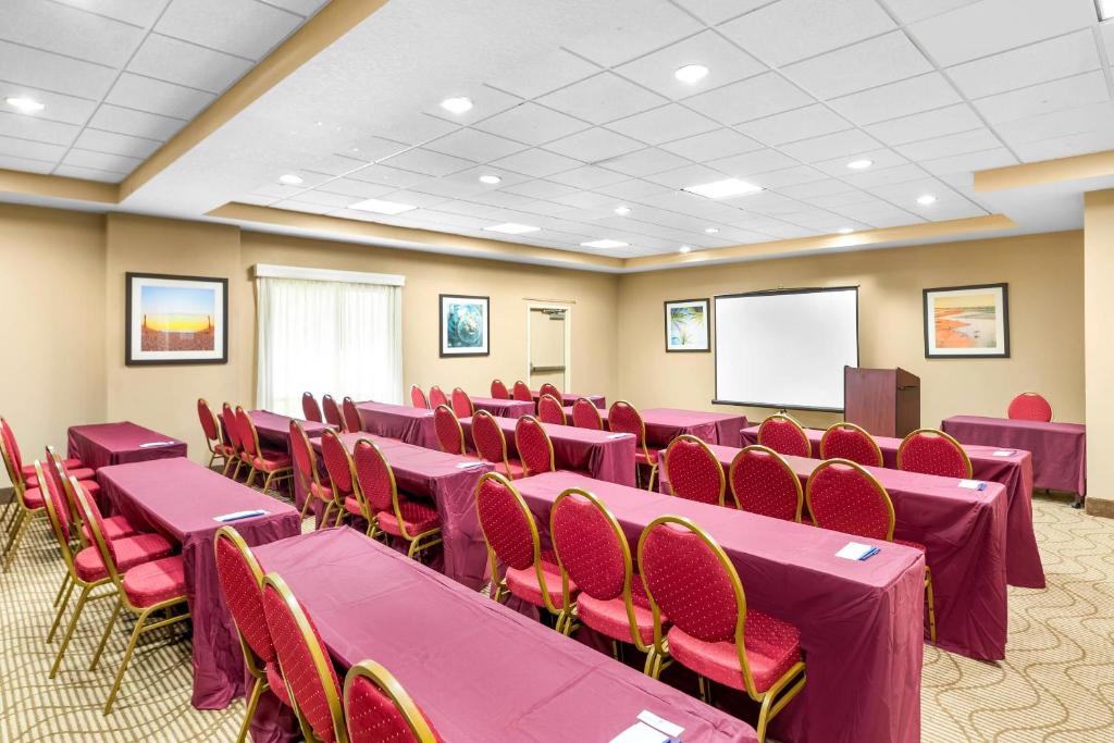 Comfort Suites Orlando Airport gallery 14