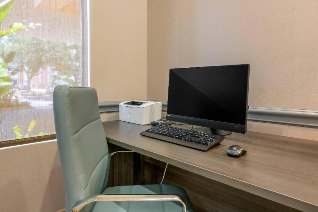 Comfort Suites Near Universal Orlando Resort gallery 15