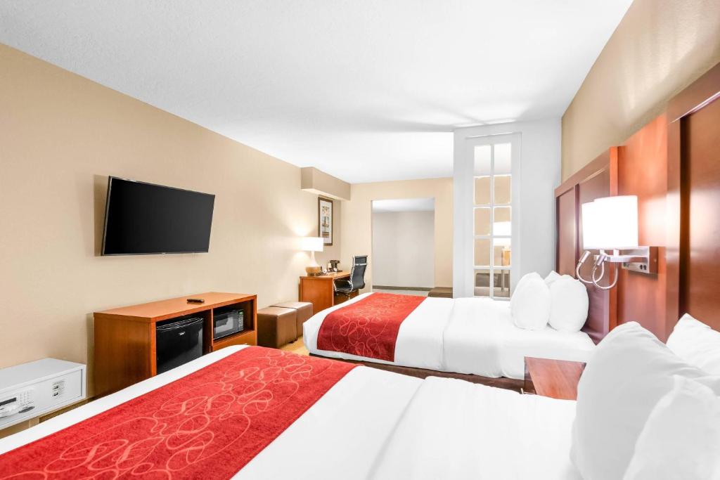 2 Queen Beds, 1 Bedroom Suite photo