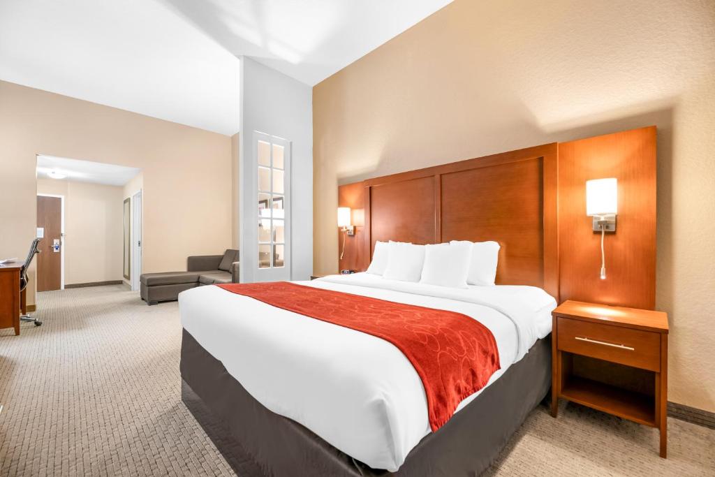 1 King Bed, 1 Bedroom Suite, Jacuzzi photo