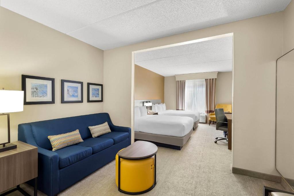 2 Queen Beds, Hearing Accessible, Sofa Bed photo