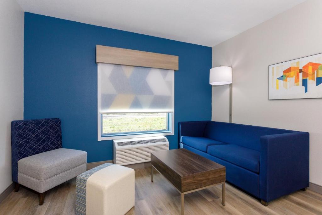 2 Queen Suite Sofa Bed photo