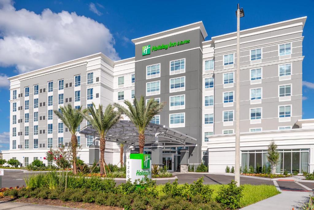 Holiday Inn & Suites Orlando I-Drive - Theme Parks, an IHG Hotel