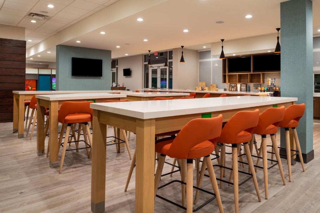Holiday Inn & Suites Orlando I-Drive - Theme Parks, an IHG Hotel gallery 1