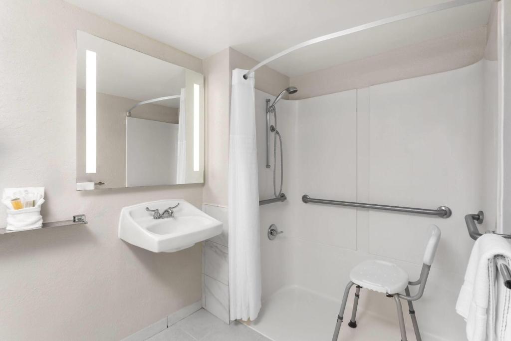 Days Inn by Wyndham Orlando Conv. Center/International Dr gallery 8