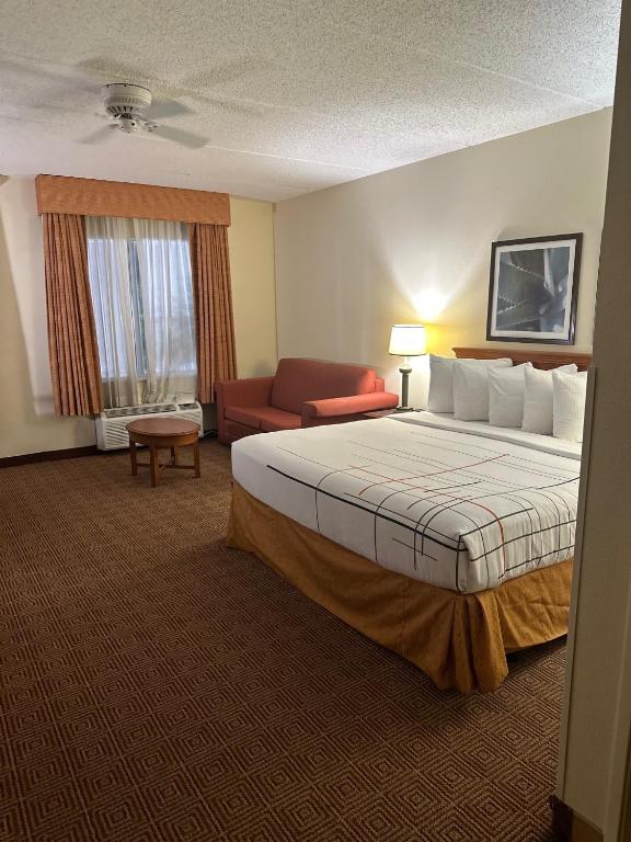 La Quinta Inn & Suites by Wyndham Sawgrass gallery 16