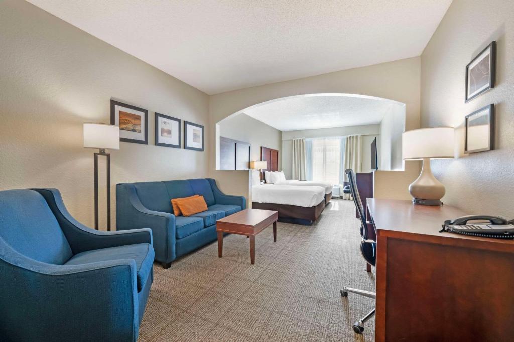 Comfort Suites Downtown gallery 10