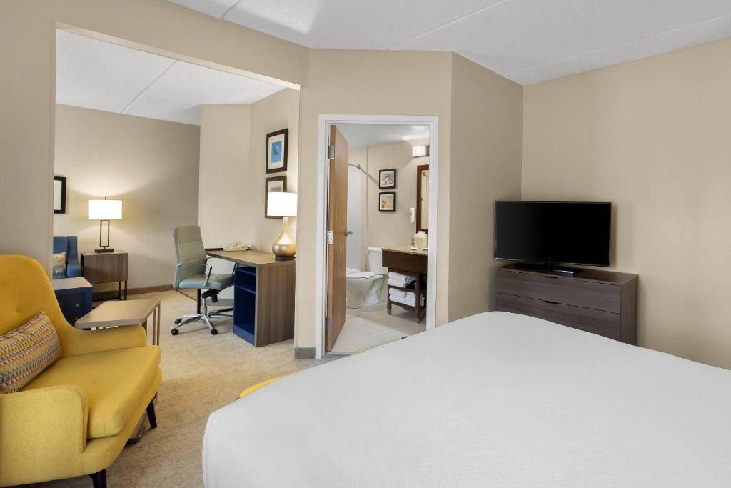 Comfort Suites Near Universal Orlando Resort gallery 8