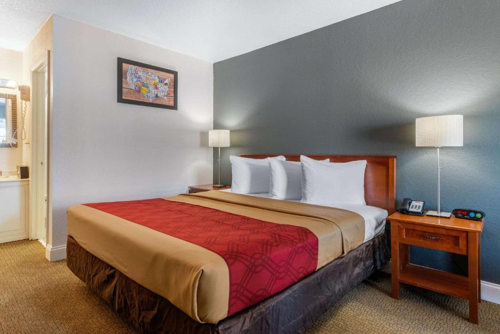 Econo Lodge Airport @ RJ Stadium gallery 13