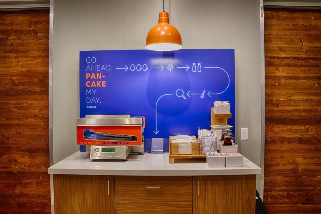 Holiday Inn Express & Suites Macclenny by IHG gallery 1